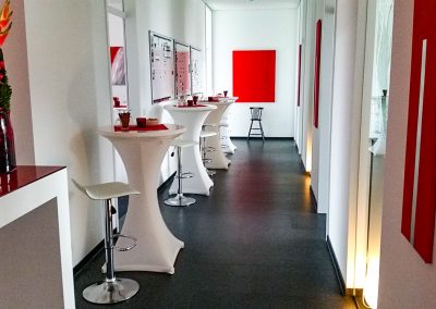 Stehtische und Hussen für Ihre Veranstaltung